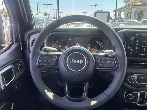 Used 2024 Jeep Wrangler Unlimited AWD/4WD image 28