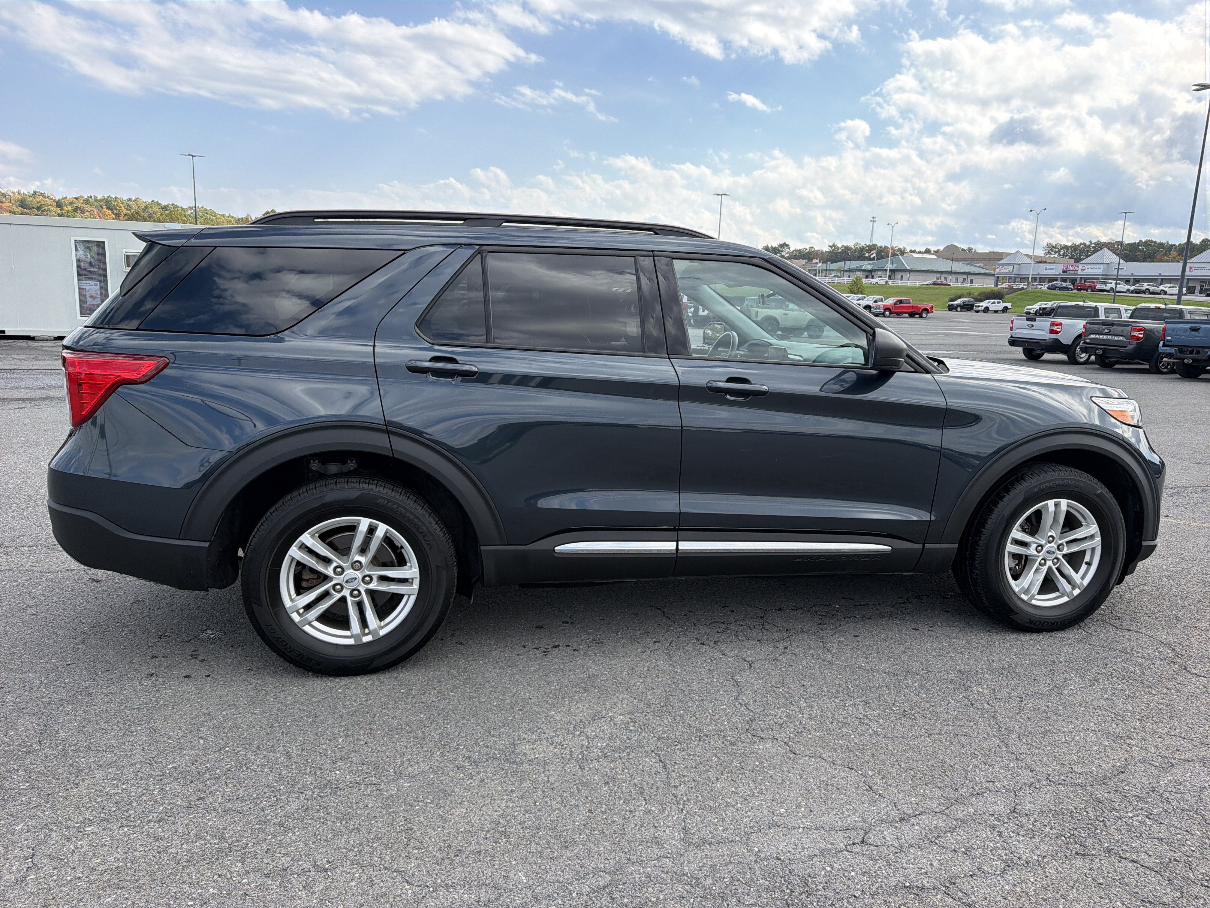 Used 2023 Ford Explorer XLT w/ Equipment Group 202A AWD/4WD image 3
