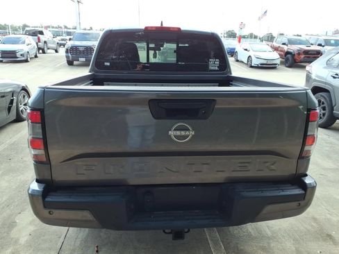 Used 2025 Nissan Frontier SV w/ SV Convenience Package RWD image 5