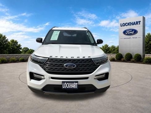 Used 2023 Ford Explorer XLT w/ Equipment Group 202A AWD/4WD image 2