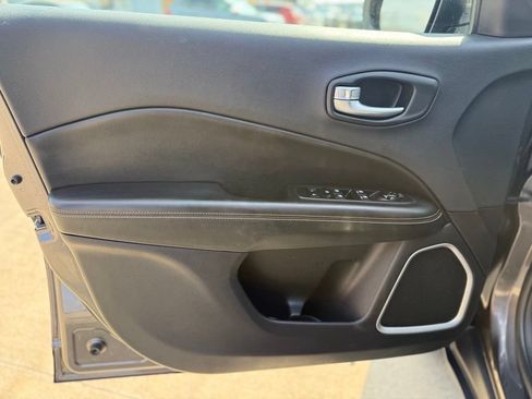 Used 2018 Jeep Compass Latitude w/ Popular Equipment Group AWD/4WD image 24