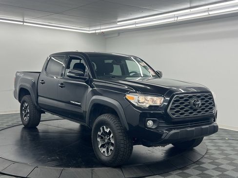 Used 2021 Toyota Tacoma TRD Off-Road image 2