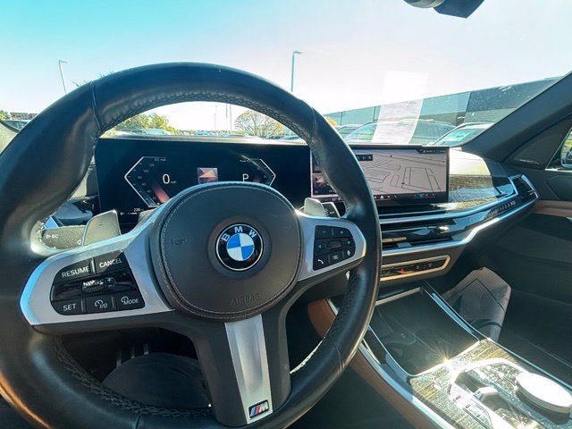 Used 2024 BMW X5 xDrive40i w/ M Sport Package AWD/4WD image 15