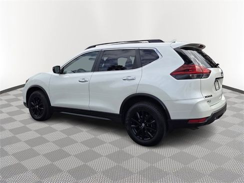 Used 2018 Nissan Rogue SV image 4