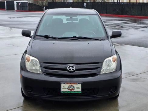 Used 2005 Scion xA Hatchback 4D image 8