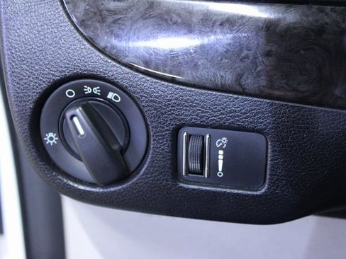 Used 2018 Dodge Grand Caravan SE w/ UConnect Hands-Free Group image 12