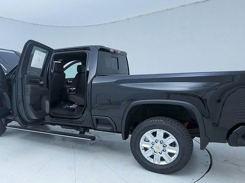 Used 2024 Chevrolet Silverado 2500 High Country w/ Technology Package AWD/4WD image 11