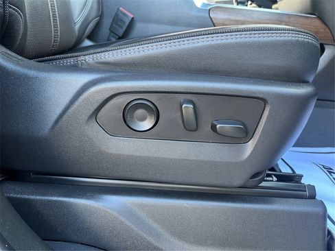 Used 2022 Chevrolet Silverado 1500 High Country w/ Technology Package image 40