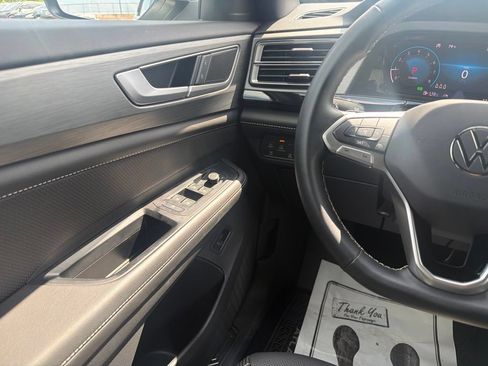 Used 2025 Volkswagen Atlas Cross Sport SE FWD image 18