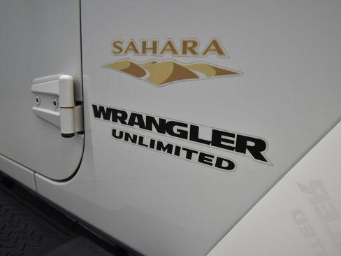 Used 2015 Jeep Wrangler Unlimited Sahara AWD/4WD image 38