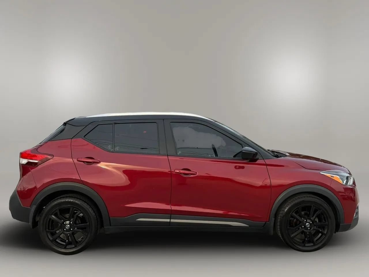 Used 2020 Nissan Kicks SR w/ SR Premium Package FWD image 4