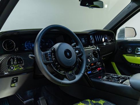 Used 2025 Rolls-Royce Cullinan Black Badge image 11