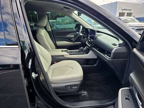 Used 2025 Toyota Grand Highlander AWD image 28