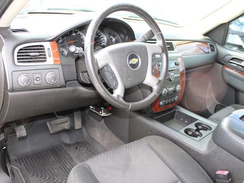 Used 2014 Chevrolet Suburban LS image 13