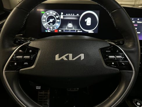 Certified 2023 Kia Niro Wave image 33