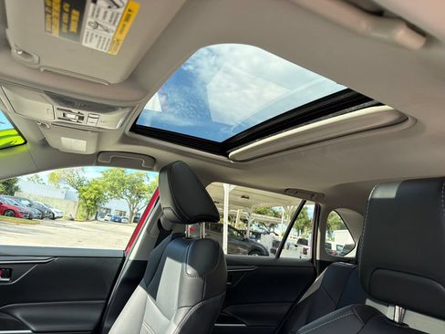 Used 2021 Toyota RAV4 XLE Premium FWD image 16