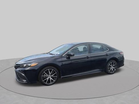 Used 2023 Toyota Camry SE FWD image 4
