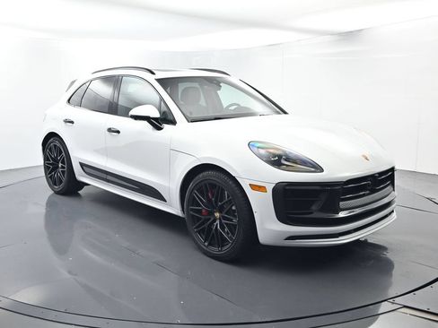Certified 2025 Porsche Macan GTS AWD/4WD image 17