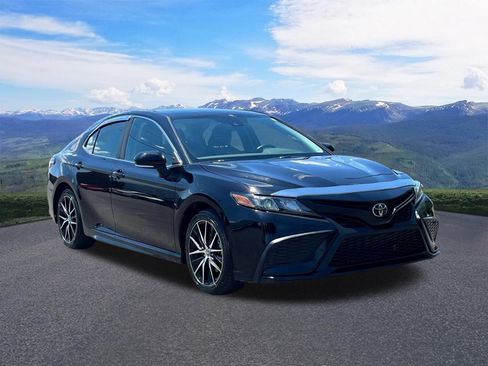 Used 2024 Toyota Camry SE FWD image 8