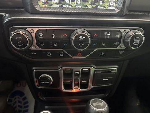 Used 2021 Jeep Wrangler Unlimited Sport image 21
