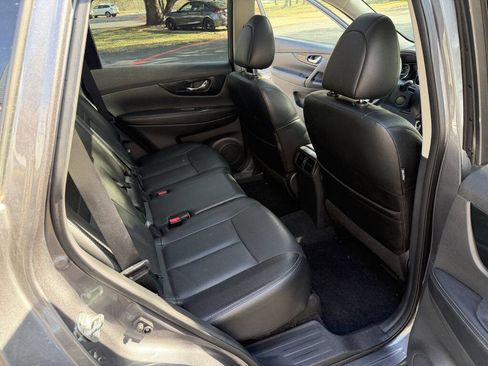 Used 2017 Nissan Rogue SL w/ SL Premium Package image 19