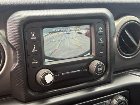 Used 2018 Jeep Wrangler Unlimited Sport AWD/4WD image 22