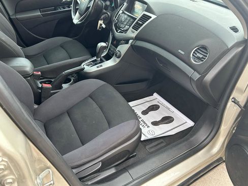 Used 2014 Chevrolet Cruze LT image 12