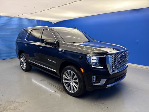 Used 2021 GMC Yukon Denali w/ Denali Premium Package AWD/4WD image 2