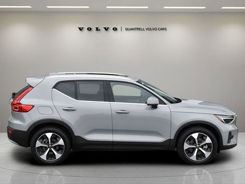 Certified 2025 Volvo XC40 B5 Core w/ Protection Package Premier image 3