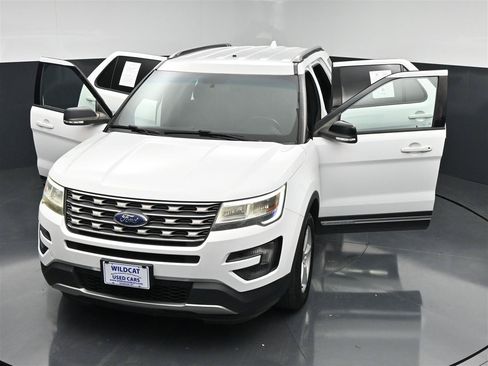 Used 2016 Ford Explorer XLT AWD/4WD image 29