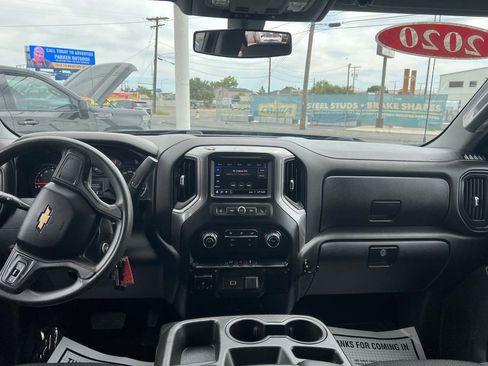 Used 2020 Chevrolet Silverado 1500 Custom w/ Custom Value Package AWD/4WD image 9