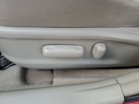 Used 2010 Toyota Camry LE FWD image 27