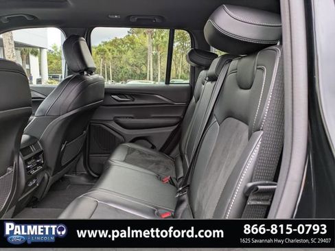 Used 2025 Jeep Grand Cherokee Altitude image 13