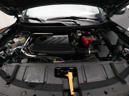 Used 2023 Nissan Rogue SV image 3