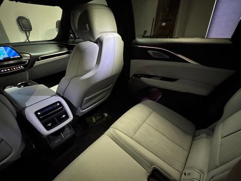 Used 2024 Cadillac Lyriq Luxury w/ LPO, Floor Liner Package AWD/4WD image 7