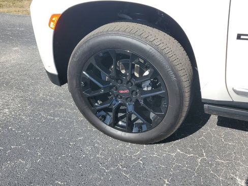 Used 2024 GMC Yukon Denali w/ Advanced Technology Package image 13