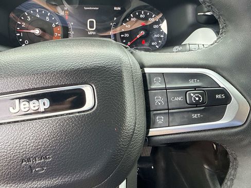 Used 2025 Jeep Compass Limited image 24