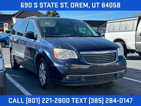 Used 2016 Chrysler Town & Country Touring FWD image 1
