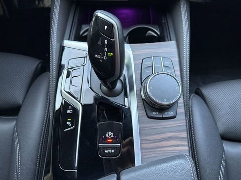 Used 2023 BMW 530e w/ Executive Package image 15