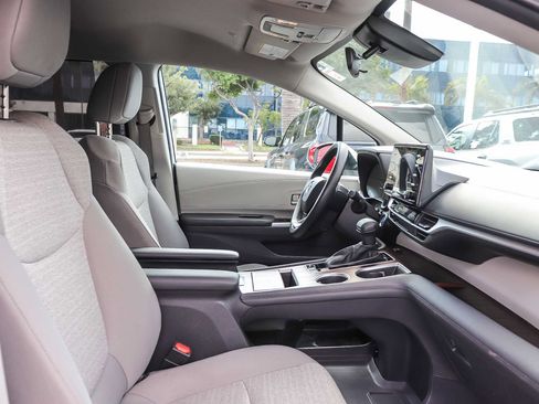 Used 2024 Toyota Sienna LE image 17