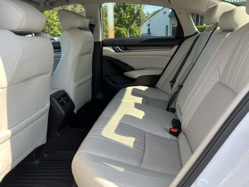 Used 2018 Honda Accord Touring image 4