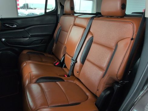 Used 2019 GMC Acadia SLT w/ LPO, Adventure Package image 17