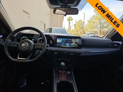 Used 2025 Nissan Kicks SR FWD image 14
