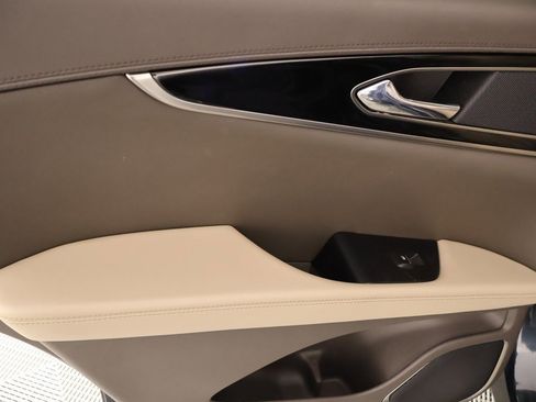 Used 2022 Lincoln Nautilus Reserve w/ Luxury Package image 17