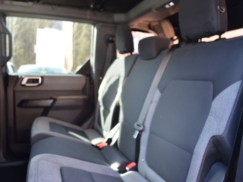 Used 2022 Ford Bronco Big Bend w/ Sasquatch Package image 18