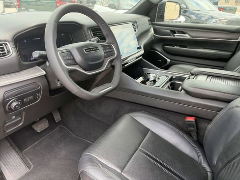 Used 2024 Jeep Wagoneer Series III AWD/4WD image 11