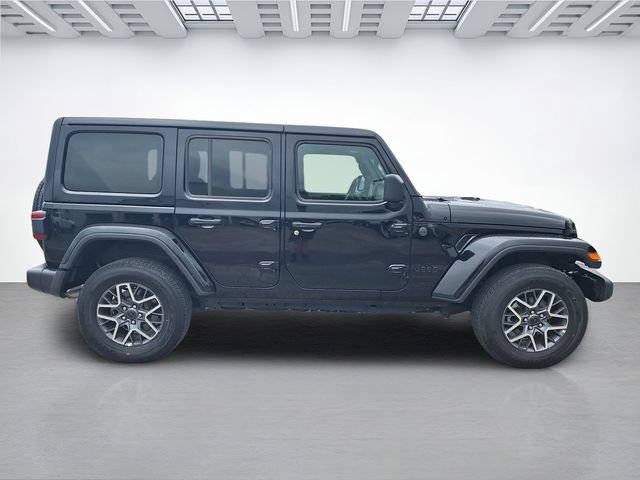 Used 2025 Jeep Wrangler Unlimited Sahara AWD/4WD image 36