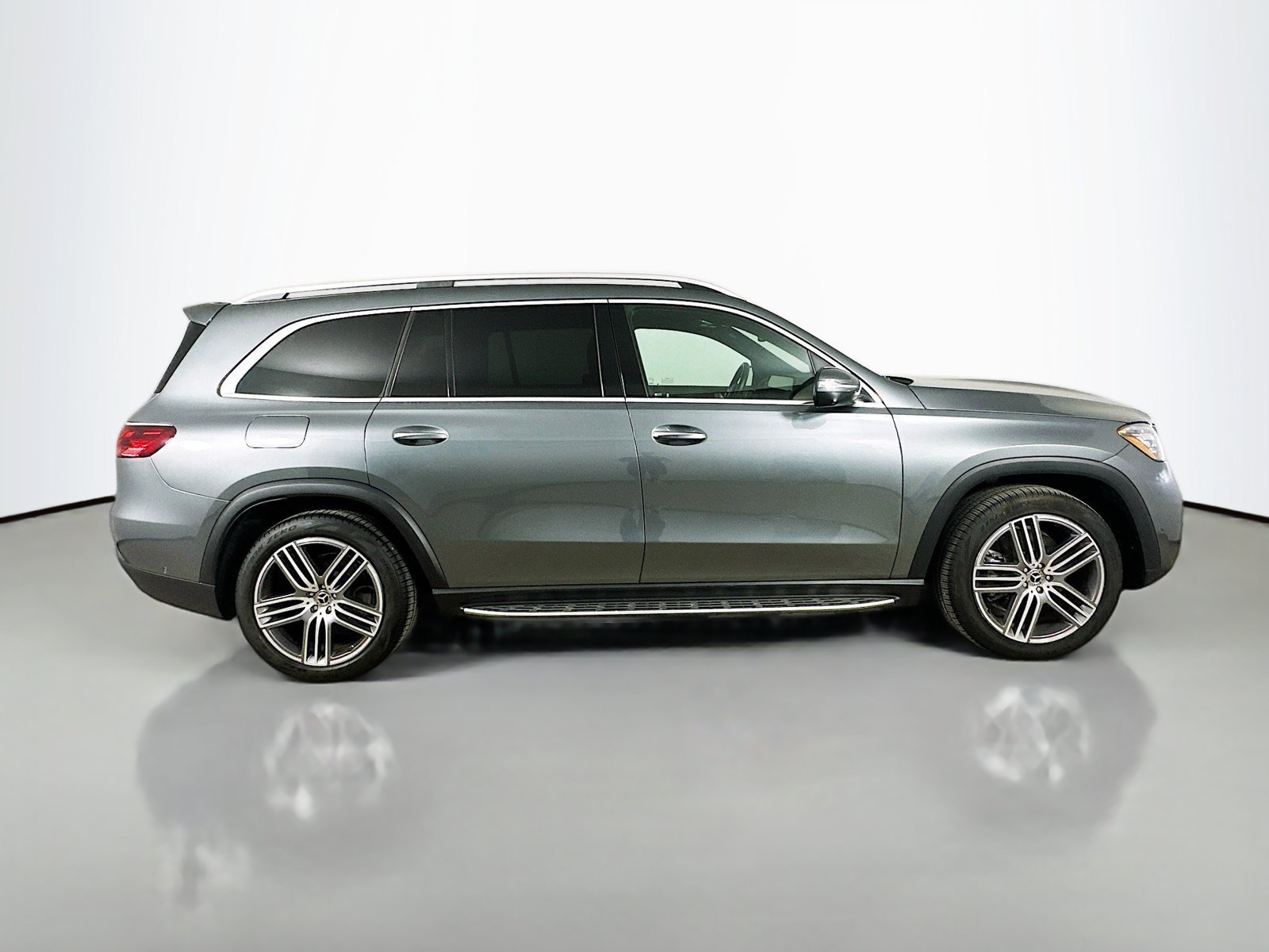 Used 2024 Mercedes-Benz GLS 450 4MATIC image 4