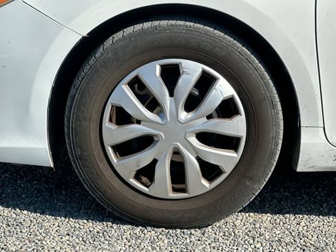 Used 2015 Toyota Camry LE image 12