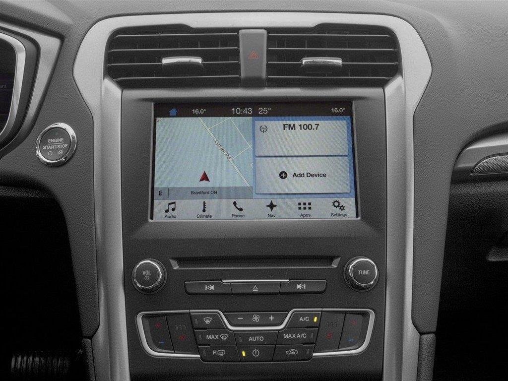 Used 2018 Ford Fusion SE w/ Fusion SE Technology Package FWD image 11